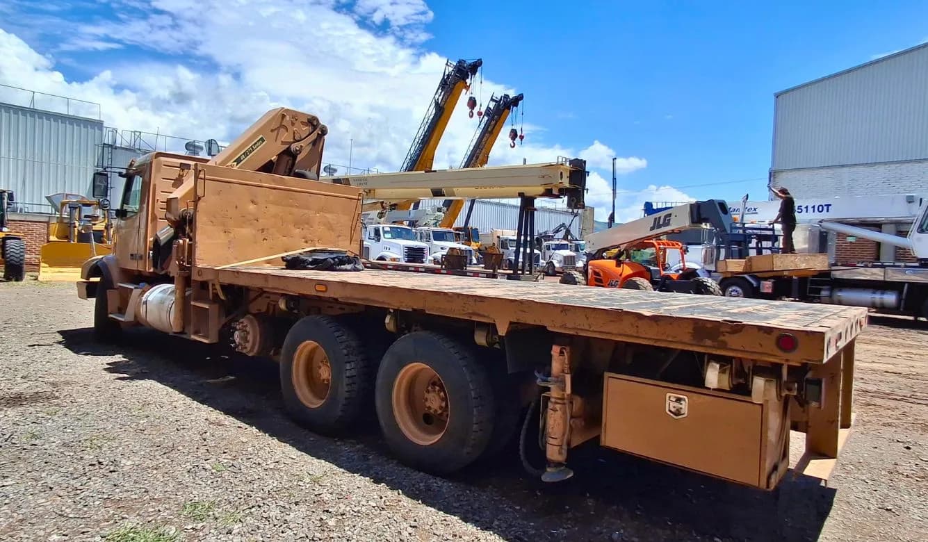 Grúa IMT 40/275 montada sobre camión Volvo 2014 2