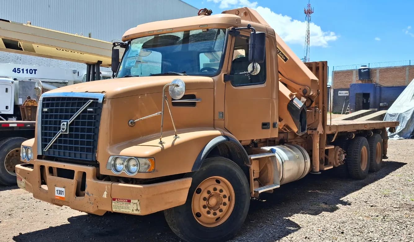 Grúa IMT 40/275 montada sobre camión Volvo 2014