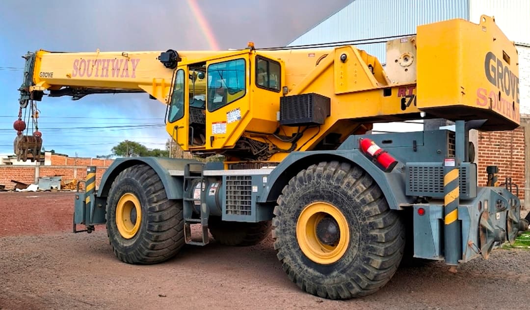 Grove RT700E