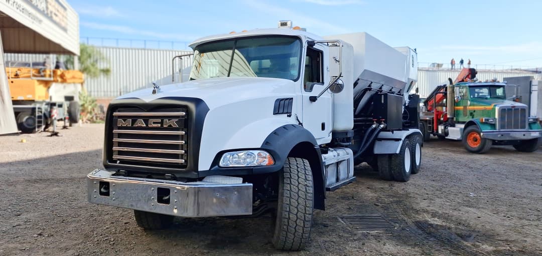 Dosificadora CEMENTECH M60 sobre Mack 2018