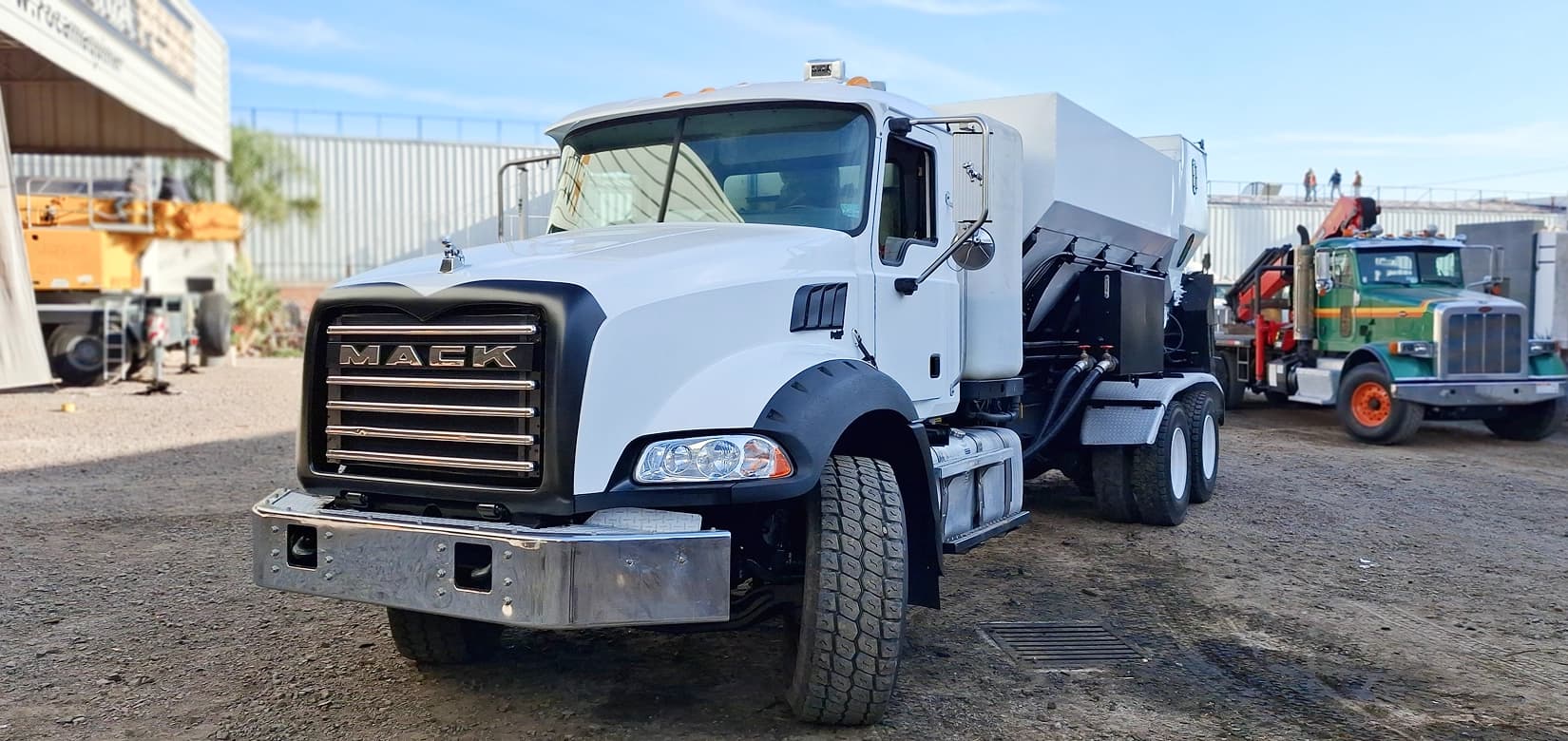 Dosificadora CEMENTECH M60 sobre Mack 2018