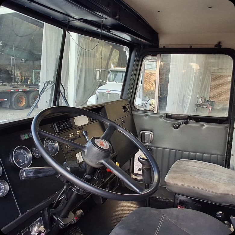 Volteo 9m3 sobre Camión Kenworth T400 (1992) - imagen 5